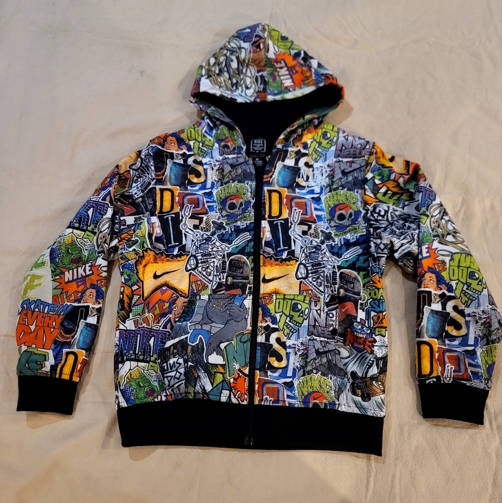 Nike graffiti Boys jacket size M
